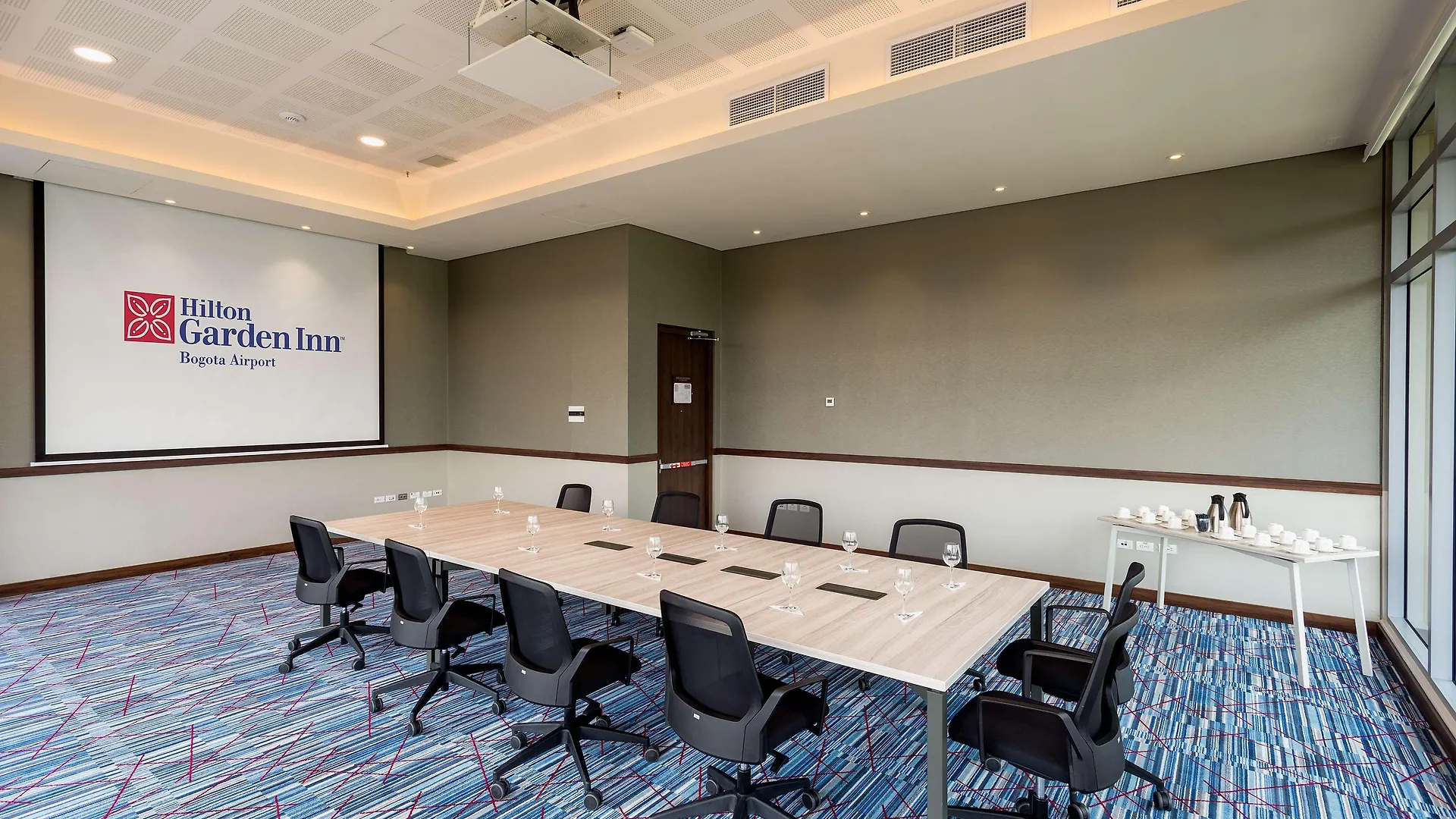 Отель Hilton Garden Inn Bogota Airport