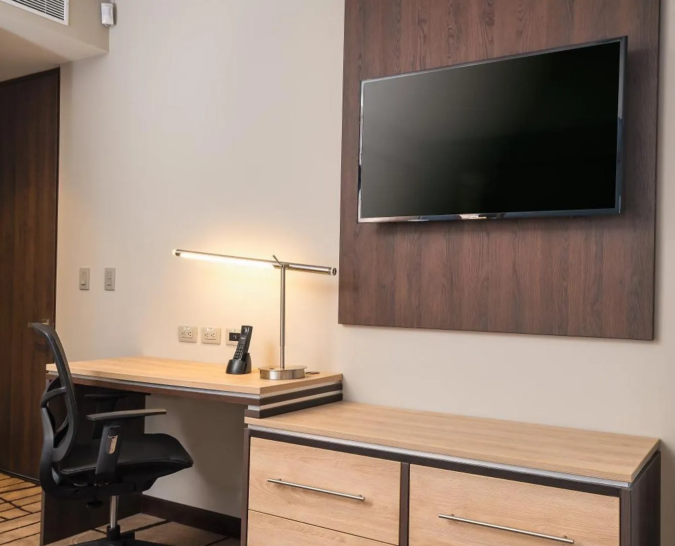 Отель Hilton Garden Inn Bogota Airport